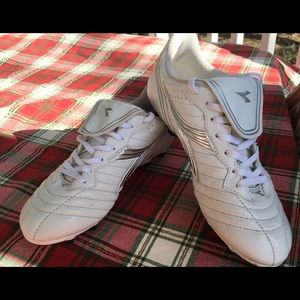 Diadora ladies 7 soccer cleats white